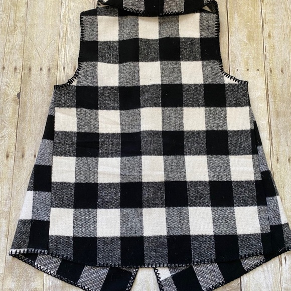 Mudpie Black and White Berkeley Blanket Vest - Picture 6 of 6
